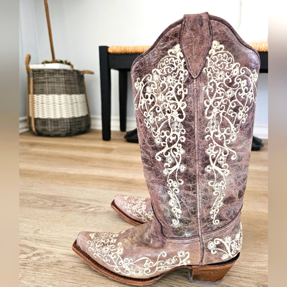 Corral Vintage boots size 8